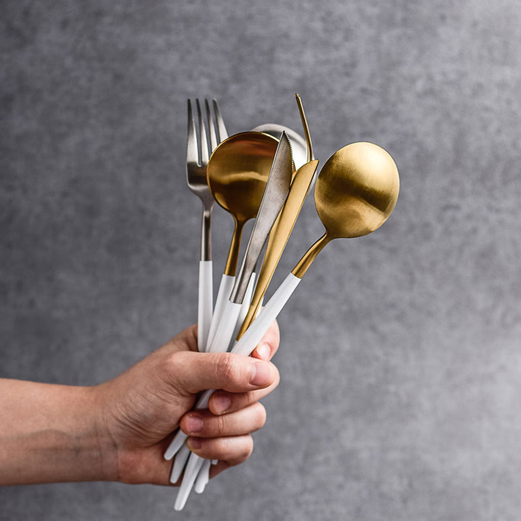 Western dining tableware - steak knife and fork, 304 stainless steel coffee spoon, Western dining knife and fork, dinner fork, Western spoon - knife and fork set, gift box knife and fork set of four pieces