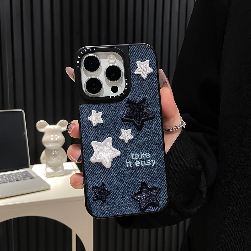 The POD embroidered phone case can be applied to various iPhone phone cases in large quantities and can be customized according to the desired pattern.