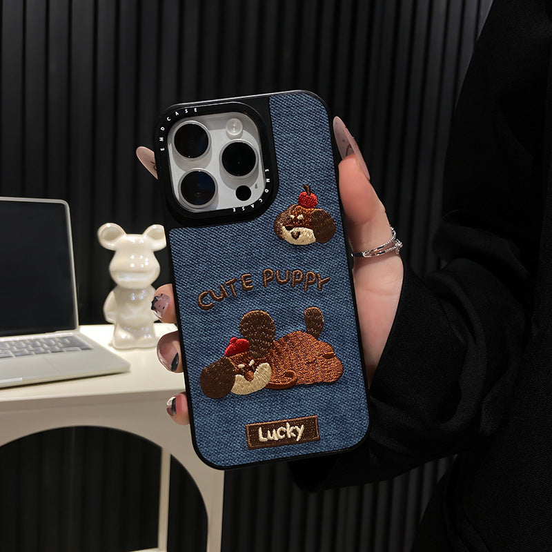 The POD embroidered phone case can be applied to various iPhone phone cases in large quantities and can be customized according to the desired pattern.