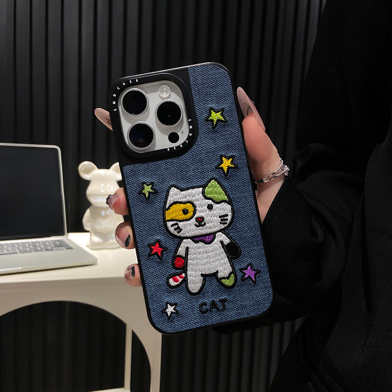 The POD embroidered phone case can be applied to various iPhone phone cases in large quantities and can be customized according to the desired pattern.