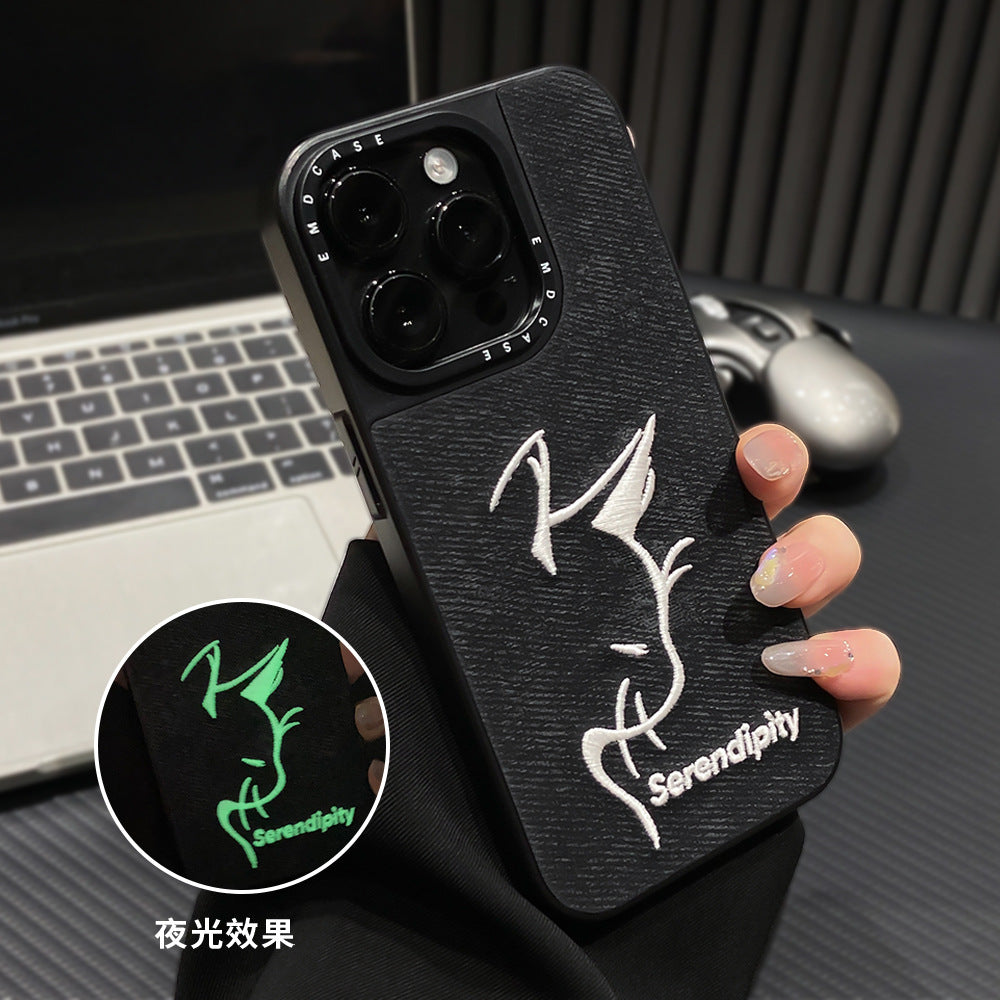 The POD embroidered phone case can be applied to various iPhone phone cases in large quantities and can be customized according to the desired pattern.