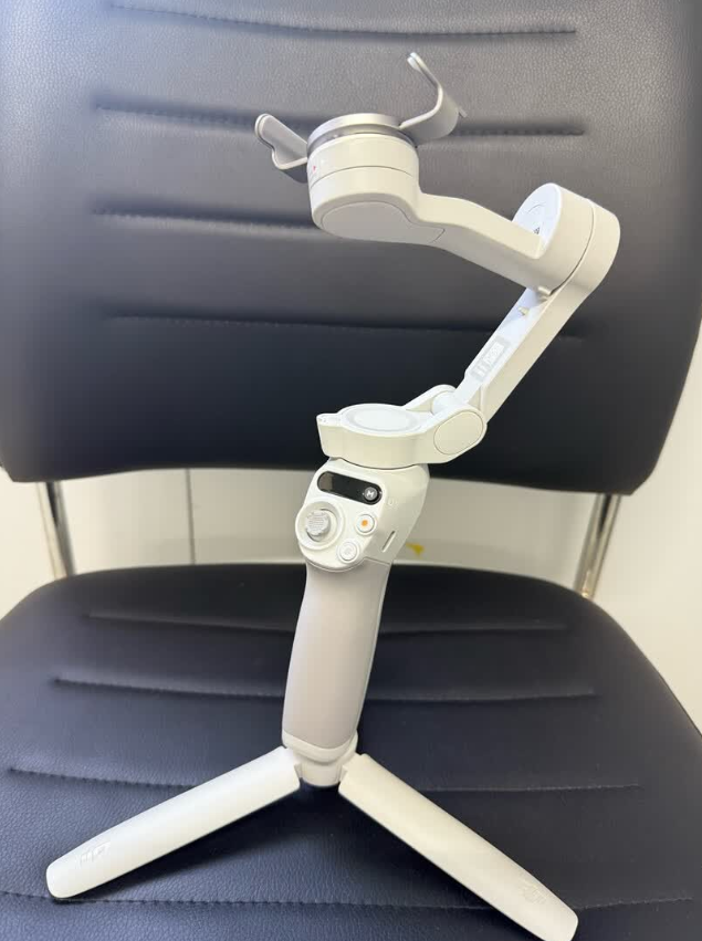 Mobile gimbal stabilizer - AI follow-up intelligent tracking - Selfie stick - Vlog shooting tool - Foldable gesture tracking - Handheld stabilizer 【Free with beauty light + selfie device】 Official standard configuration